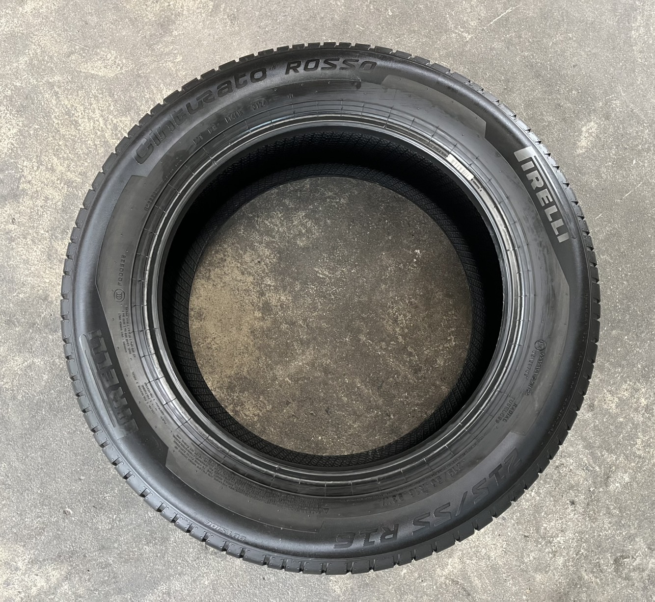 ✨ยาง✨215-55-16 Pirelli♨️ปี 24♨️สภาพสวย