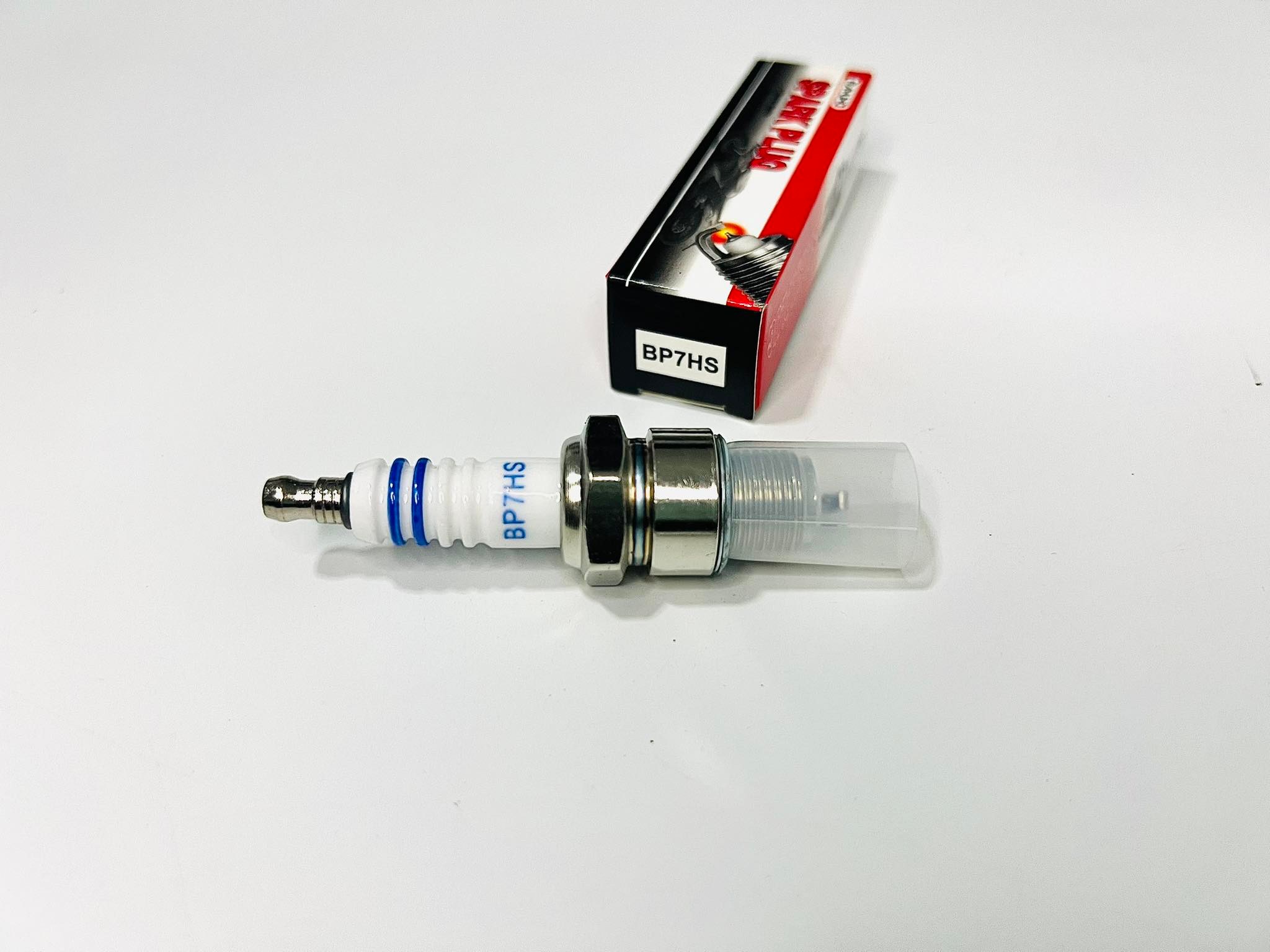 หัวเทียน suzuki rc100 เกลียวสั้น ราคาส่ง