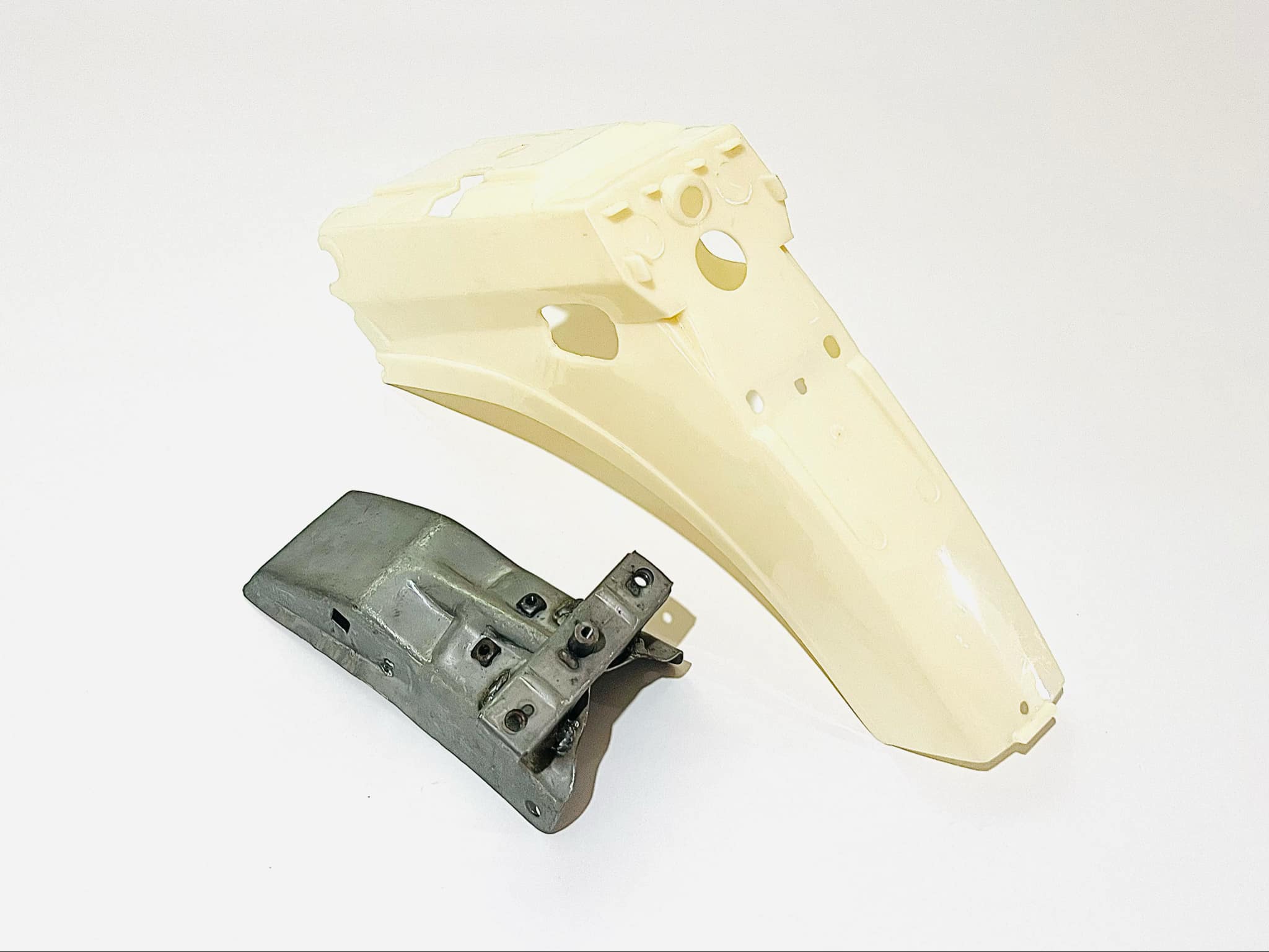 บังโคลนหลังซี700 C700 มอเตอร์ไซด์ซี700 C700 พร้อมเหล็กประกอบ