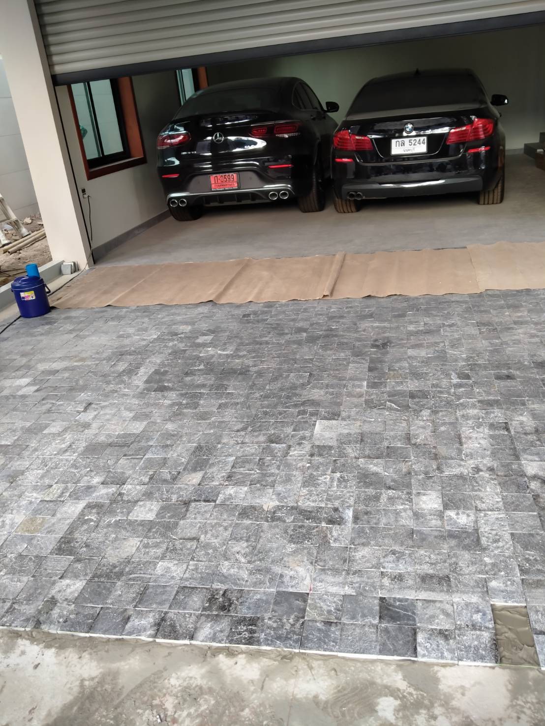 Silver grey หน้าธรรมชาติ ใช้ปูลานจอดรถ