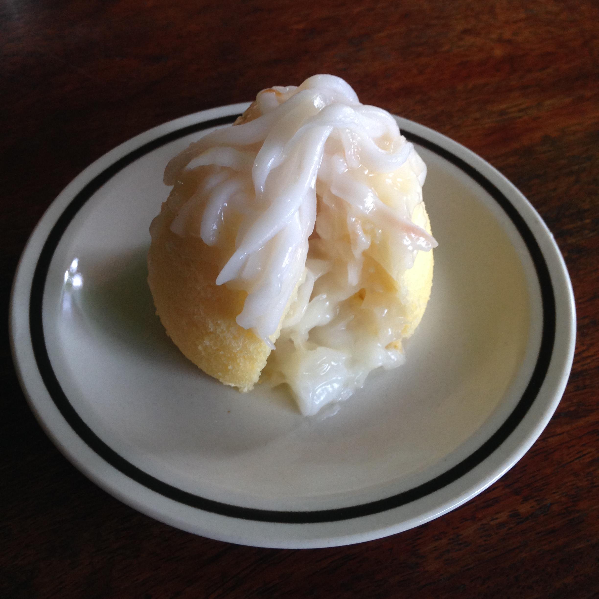 เค้กบอลมะพร้าวอ่อนลาวา Young Coconut Ball Lava Cake