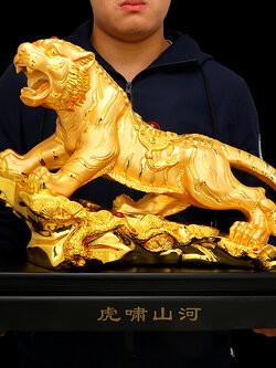 เสือมหาอำนาจ เสือตัวแทนแห่งความมีอำนาจบารมี ตั้งในห้องรับแขกแก้ฮวงจุ้ยบ้าน