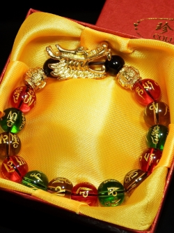 สร้อยข้อมือมังกร ลูกปัดมหามงคล 3 สี เสริมอำนาจบารมี (ข้อมือผู้ชาย 18-20 เซน)