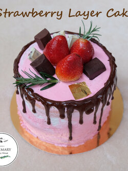 สตรอเบอร์รี่เลเยอร์เค้ก (ขนาด 2 ปอนด์) 4 ชั้น / Strawberry Layer Cake (2 Pound / 7'' x 7") 4 Layers