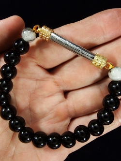 ข้อมือหินอาเกตดำร้อยตะกรุดยันต์ 5 แถว เสริมโชคลาภ มหานิยม