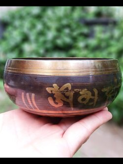 ขันทิเบต Tibetan Singing Bowl (ทองเหลือง) เขียนอักษรมงคล เสริมมงคลผู้บูชา (ขนาด 9.5 cm.)