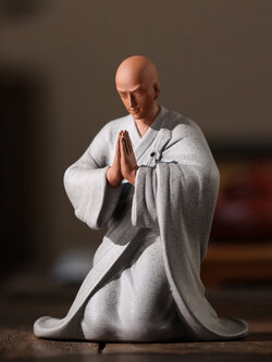 ตุ๊กตาดินเผานักบวชนิกายเซน รูปแบบสวยงาม แสดงถึงความสงบ