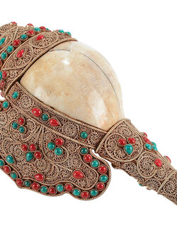 หอยสังข์อินเดียสีขาวแต่งเครื่องเงินทิเบต สำหรับใช้ในพิธีกรรมทางศาสนา ขนาด 25 cm.