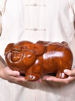 หมูอ้วนกินอิ่ม สัญลักษณ์แห่งความอุดมสมบูรณ์ จากมณฑลหูเป่ย์ ประเทศจีน