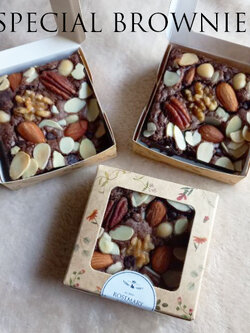 ⭐️ Special Mixed Nuts Brownie 🤎บราวนี่หน้ารวมพิเศษ🤎 ⭐️ ขนาด 7.5x7.5 cm./ ชิ้น * ขั้นต่ำสั่ง 4 ชิ้นต่อ1เซท