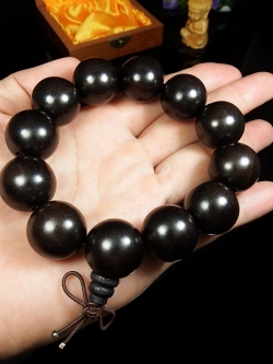 สร้อยข้อมือประคำไม้จันทร์ India Rosewood สำหรับสวด,นับทำสมาธิ 12 เม็ด/ขนาด 20 มม.