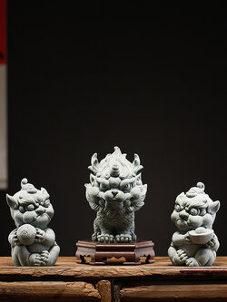 #ชุดตุ๊กตาดินเผาสิงโตเฝ้าทรัพย์ สัตว์เทพมหามงคลเรียกทรัพย์เสริมดวง,แก้ฮวงจุ้ย,ป้องกันภัย (3 ชิ้น)