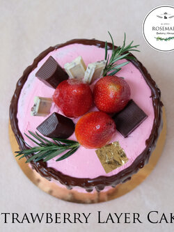 สตรอเบอร์รี่เลเยอร์เค้ก (ขนาด 3 ปอนด์) 4 ชั้น / Strawberry Layer Cake (3 Pound / 8'' x 8") 4 Layers