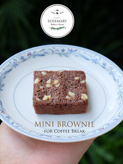 มินิบราวนีส์ คลาสสิค ( Classic Brownies) 5x5 cm ยกถาด 15ชิ้น/ *สำหรับจัดเบรค ถาดขนาด 18*27 cm 7* 11 นิ้ว *** ราคาขายต่อถาด (Price)