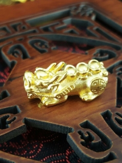 ปี่เซี๊ยะแบกก้อนทอง สำหรับนำไปบูชาหรือร้อยสร้อยข้อมือและเครื่องประดับต่างๆ