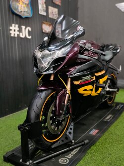 🐬 ได้เวลาโลมาโชว์ตัว #GSX-R1000 สเปค 🇺🇸 จดทะเบียน ธ.ค. ปี 2014 แต่งเต็มพร้อมบิน...ขี่อย่างมันส์‼️