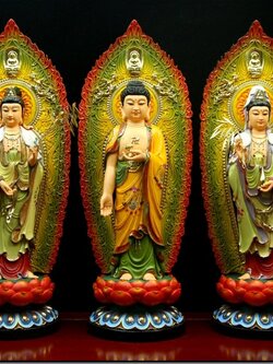 รูปบูชาพระพุทธเจ้า,พระโพธิสัตว์กวนอิม เรซิ่นใยแก้วปั้นโดยช่างฝีมือชาวจีนจีน