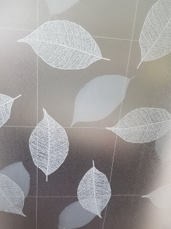 HPG-31823 Window sheet สติ๊กเกอร์ฝ้าติดกระจกลายใบไม้ หน้ากว้าง 100 cm