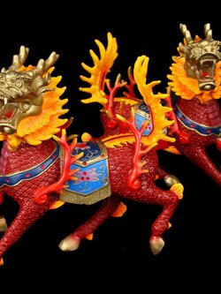 กิเรนคู่เนื้อทองเหลืองลงสีแดง เสริมดวงการงานการเงินป้องกันสิ่งชั่วร้าย