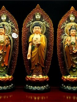 รูปบูชาพระพุทธเจ้า,พระโพธิสัตว์กวนอิม เรซิ่นใยแก้วปั้นโดยช่างฝีมือชาวจีนจีน