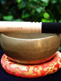 Tibetan Singing Bowl ขันทิเบต(ทองเหลือง) งานทำมือโดยช่างฝีมือชาวเนปาล (17.5 cm.)