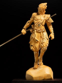 งานประติมากรรมรูปเห้งเจีย หรือ ซุนหงอคง แกะจากไม้เนื้ออ่อนในมณฑลหูเป่ย์ ประเทศจีน