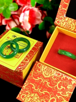 แหวนหยกเขียว หยกแท้นำเข้าจากประเทศจีน จากJade Market ฮ่องกง