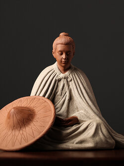 ตุ๊กตาดินเผานักบวชนิกายเซน รูปแบบสวยงาม แสดงถึงความสงบ