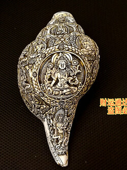 หอยสังข์อินเดียสีขาวแกะลายโดยช่างฝีมือเนปาล สำหรับใช้เป่าในพิธีกรรมทางศาสนา ขนาด 22 cm.