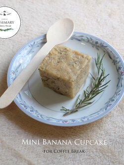 🍌BANANA CAKE (แบบชิ้นผ่าเอง) 🍌 เค้กกล้วยหอมไฮโซ [ขนาด 5 x 5 x 3 cm.] ผ่าจากถาดขนาด 2 ปอนด์ *** 5ถาดตกชิ้นละ 6 บาท/125ชิ้น