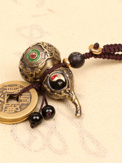 เครื่องรางนำโชค ด้านการเงิน,ค้าขายร่ำรวยเป็นหลัก พวงกุญแจน้ำเต้าคู่เหรียญเงินหยวน