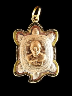 พญาเต่าเรือน หลวงปู่หลิว รุ่นเงินเฟื่องฟู เนื้อทองแดง เลี่ยมกรอบทองแท้