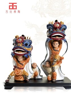 ตุ๊กตาเซรามิกชุดเชิดสิงโตมงคล งานช่างปั้นชาวจีนโบราณ