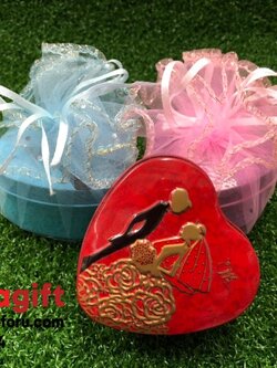 กล่องใส่รัก รูปหัวใจลายบ่าวสาวห่อผ้าฟู