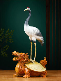 นกกระเรียนเหยียบหลังเต่ามังกร นำพาโชคลาภ อายุยืนยาว ทองเหลืองลงสี