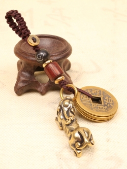 เครื่องรางนำโชค ด้านการเงินเป็นหลัก พวงกุญแจปี่เซี๊ยะคู่เหรียญเงินหยวน