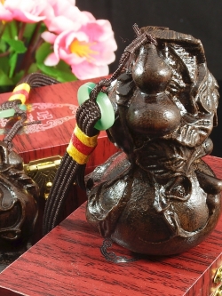 น้ำเต้ามงคล,น้ำเต้าดูดทรัพย์ แกะจากไม้จันทร์ India Rosewood พร้อมกล่อง