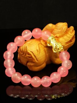 ข้อมือปี่เซี๊ยะเรียกทรัพย์ หินมงคลสีชมพูอ่อน ขนาดหิน 10 มิล