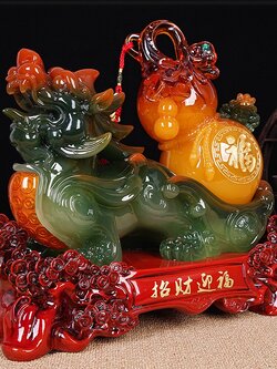 ปี่เซี๊ยะแบกน้ำเต้าเรียกทรัพย์ เครื่องประดับปรับฮวงจุ้ยเสริมความมั่งคั่งร่ำรวย (หยก และลายไม้)