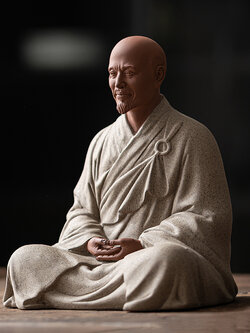 ตุ๊กตาดินเผานักบวชนิกายเซน รูปแบบสวยงาม แสดงถึงความสงบ