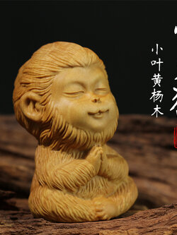 งานไม้หอมแกะสลักรูปเห้งเจีย หรือ ซุนหงอคง แกะจากไม้เนื้ออ่อนในมณฑลหูเป่ย์ ประเทศจีน