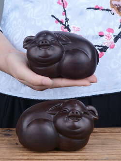 หมูอ้วนกินอิ่ม สัญลักษณ์แห่งความอุดมสมบูรณ์ จากมณฑลหูเป่ย์ ประเทศจีน( 2 แบบ)