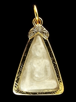 จี้พระแกะสลักจากหยกแท้ เลี่ยมกรอบทองไมครอน วัดเจษฎาราม พระอารามหลวง