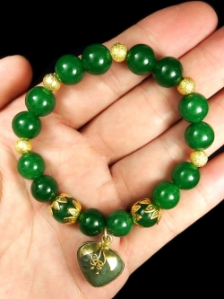 สร้อยข้อมือหินมงคลหยกจักรพรรดิ์ ห้อยจี้หยกหัวใจเศรษฐี ขนาด 16 เซน