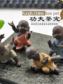 ตุ๊กตาดินเผากังฟูเณรน้อยเส้าหลิน สำหรับตบแต่งโต๊ะทำงาน /ชุด 4 ชิ้น