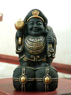 งานประติมากรรมไม้แกะสลักรูปเทพเจ้าDaikoku (ไดโกกุ) เทพเจ้าแห่งความมั่งคั่งและร่ำรวย