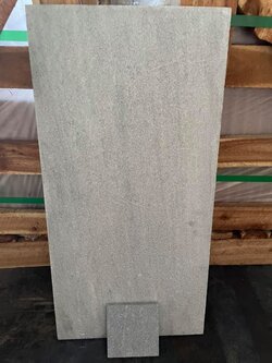 หินปูสระว่ายน้ำ Crystal Black หน้าพ่นทราย