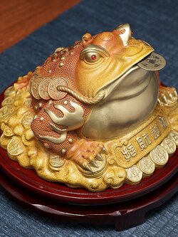 คางคกสามขาคาบเหรียญ(กิมเซียมซู)ทองเหลืองทำสี เครื่องประดับปรับฮวงจุ้ยเสริมดวงการเงิน การค้า