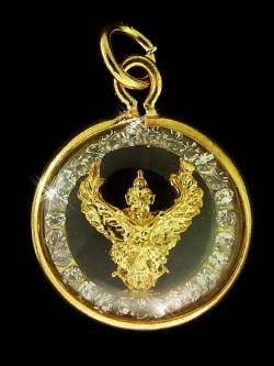 จี้พญาครุฑกรอบทองไมครอนล้อมเพชร นำความเจริญรุ่งเรือง ยศถาบรรดาศักดิ์