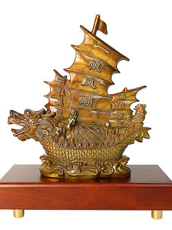 เรือสำเภาปลามังกรบรรทุกสัตว์ 12 ปีนักษัตร แก้ปีชง,นำพาโชคลาภ ทองเหลืองลงสีพร้อมแท่นวาง